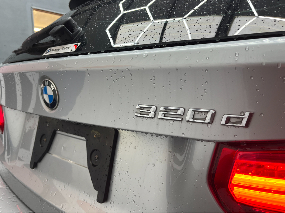 2016 BMW 3 Series - image 7