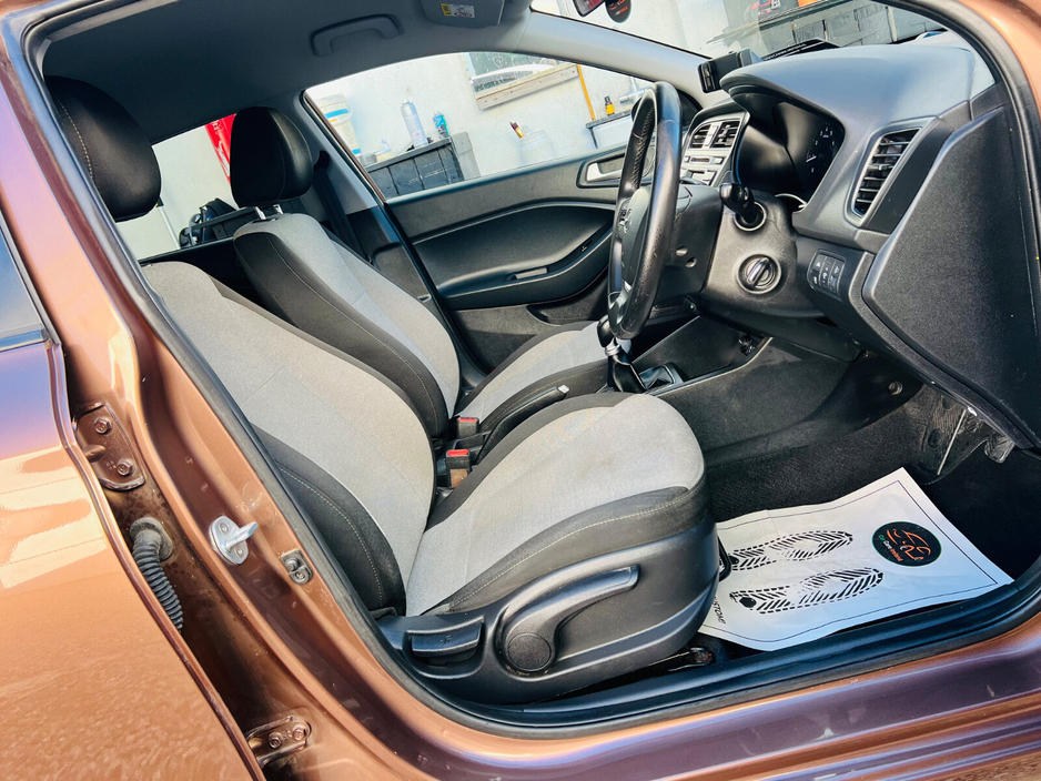 2016 Hyundai i20 - image 10