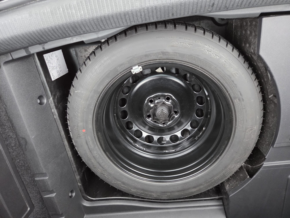 2013 Volkswagen Passat - image 18