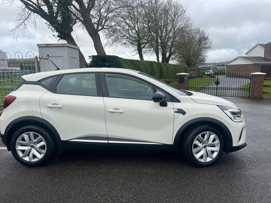 2021 Renault Captur TCe 100 Play €16,950