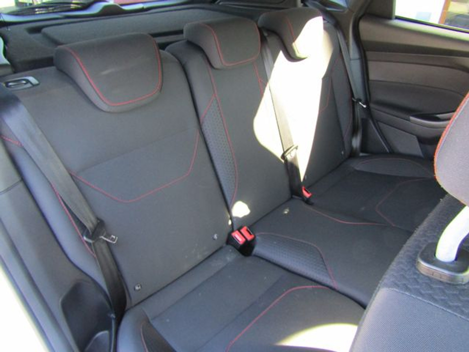 2017 Ford Focus - image 19