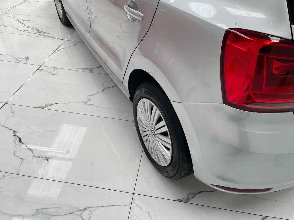 2015 Volkswagen Polo - image 9