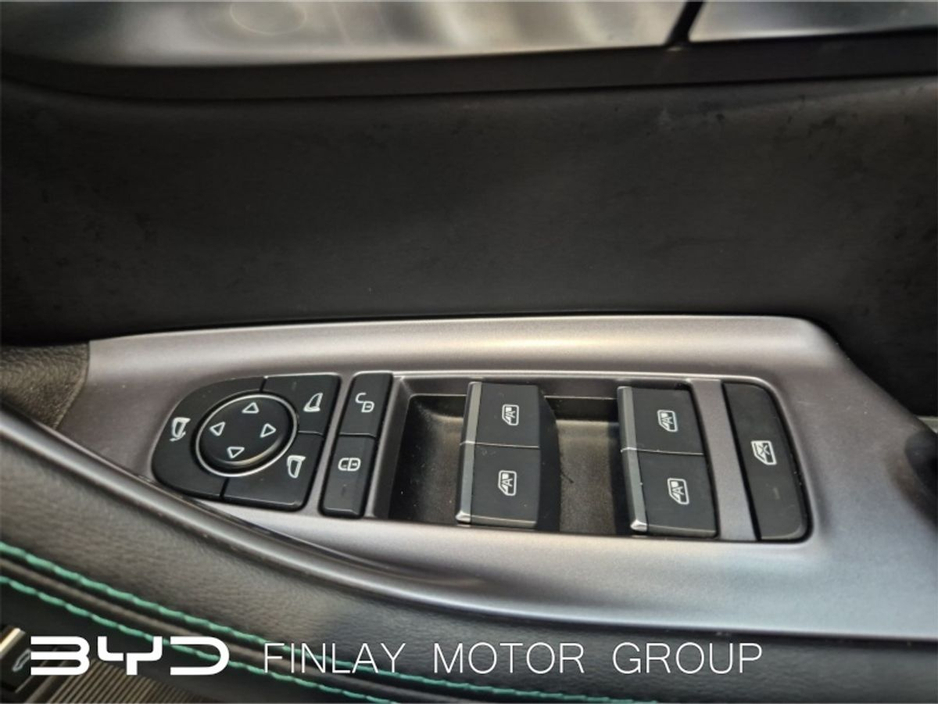 2025 BYD Seal U Boost PLUG-IN HYBRID 80km RANGE €40,950