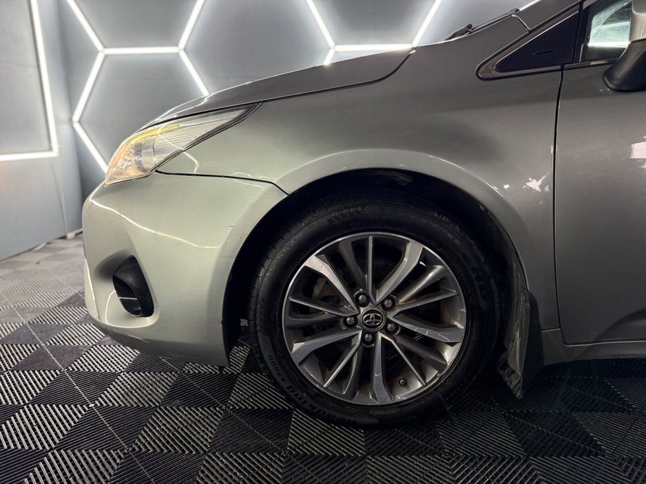 2015 Toyota Avensis - image 15