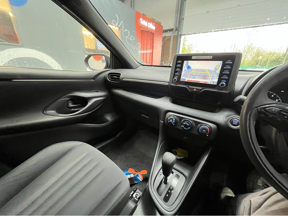 2021 Toyota Yaris - image 13