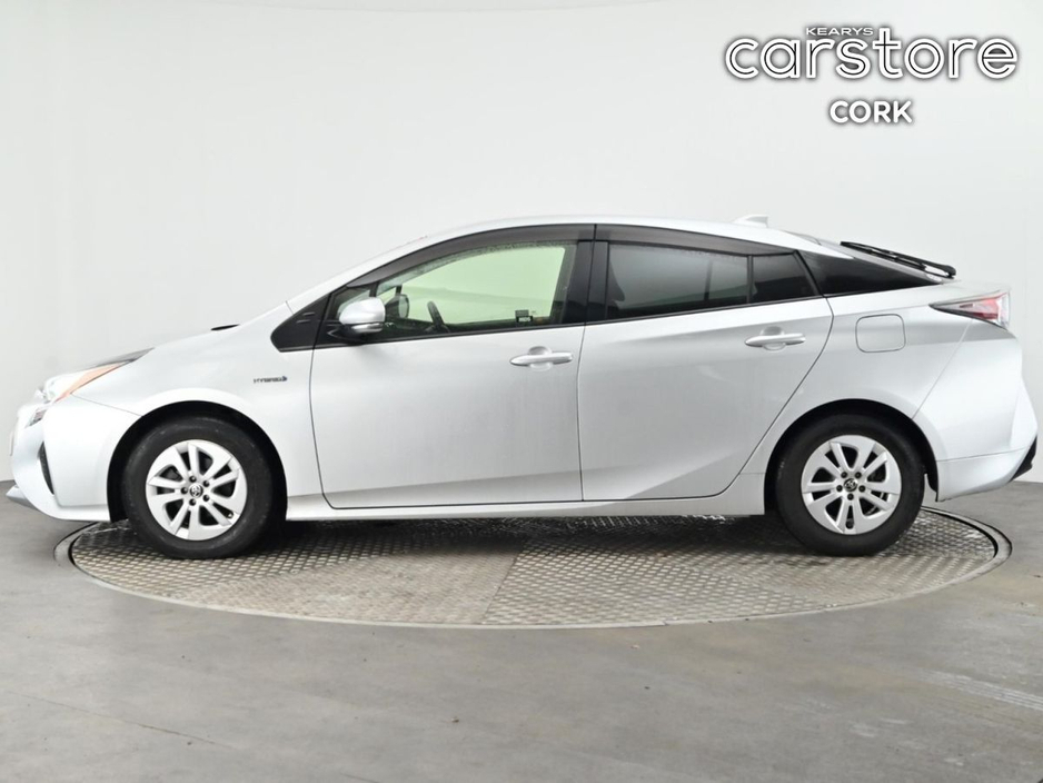 2017 Toyota Prius - image 6