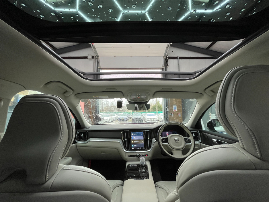 2024 Volvo V60 - image 19