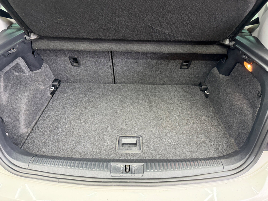 2012 Volkswagen Polo - image 22