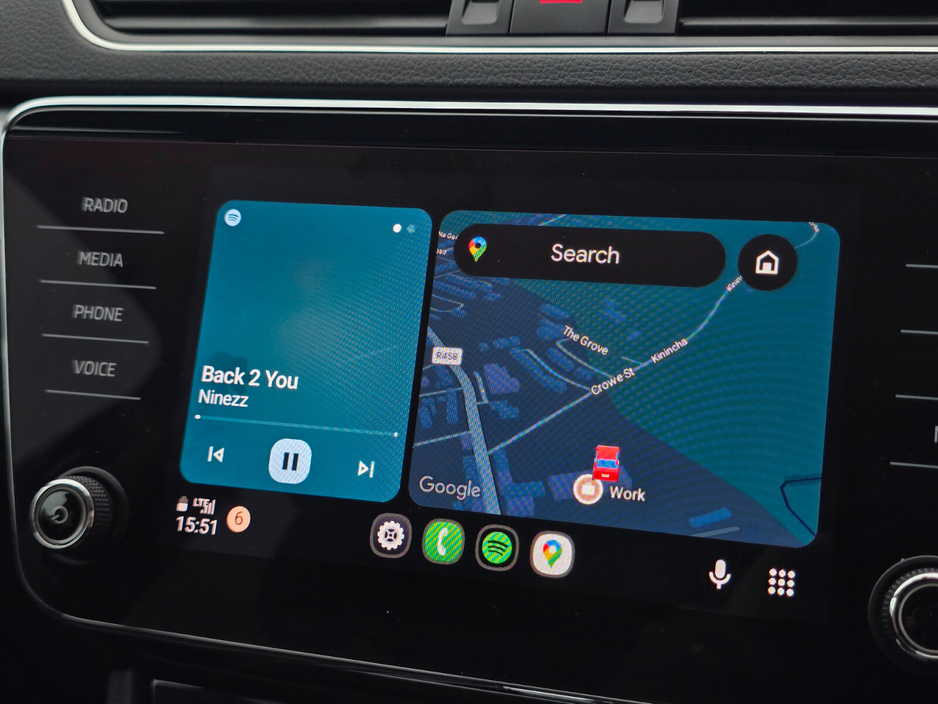 2022 Skoda Superb - image 23