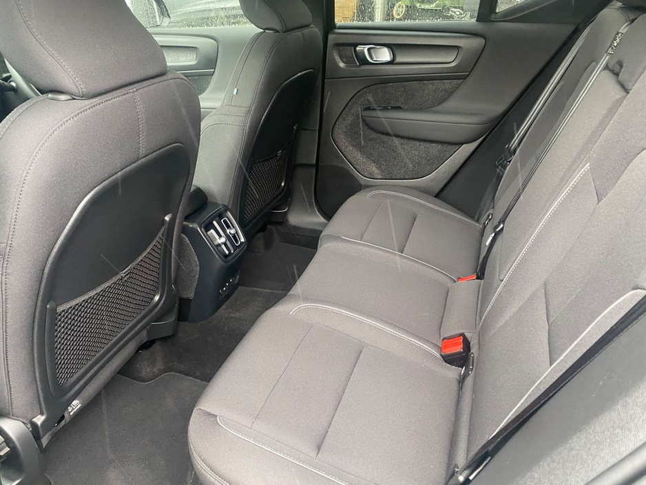 2023 Volvo XC40 - image 18