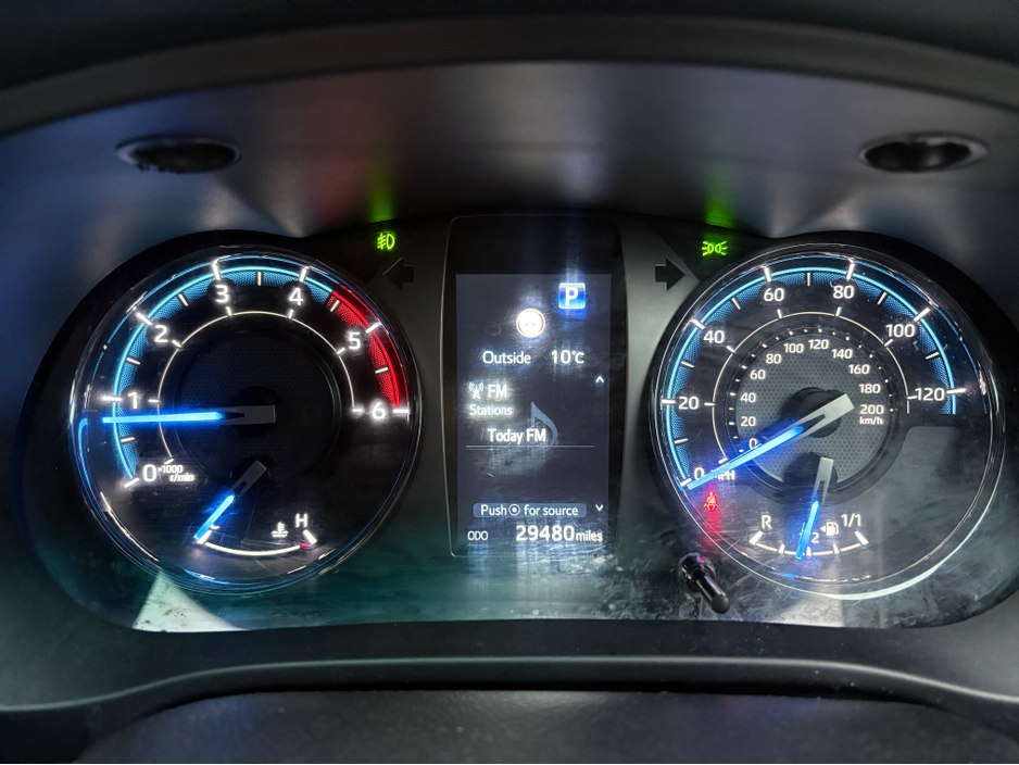 2023 Toyota Hilux - image 18