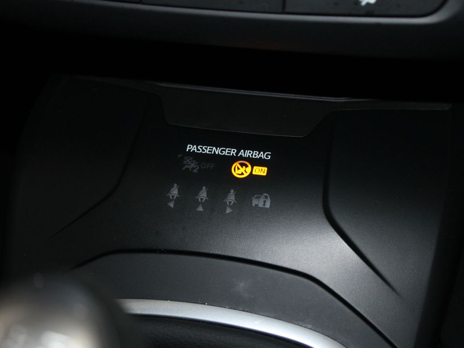 2016 Toyota Avensis - image 19