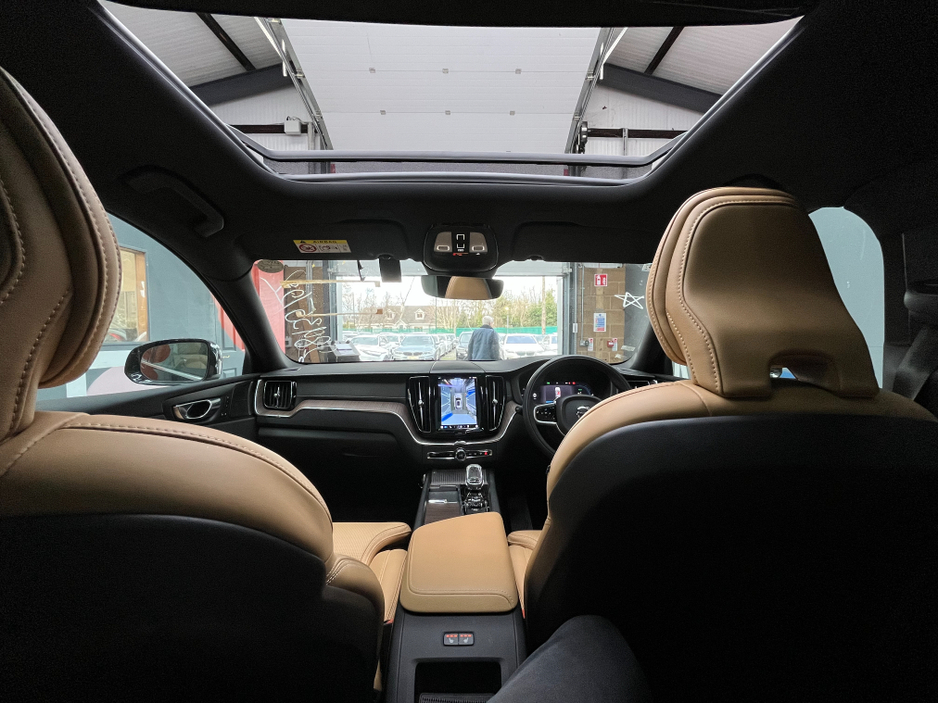 2022 Volvo XC60 - image 20