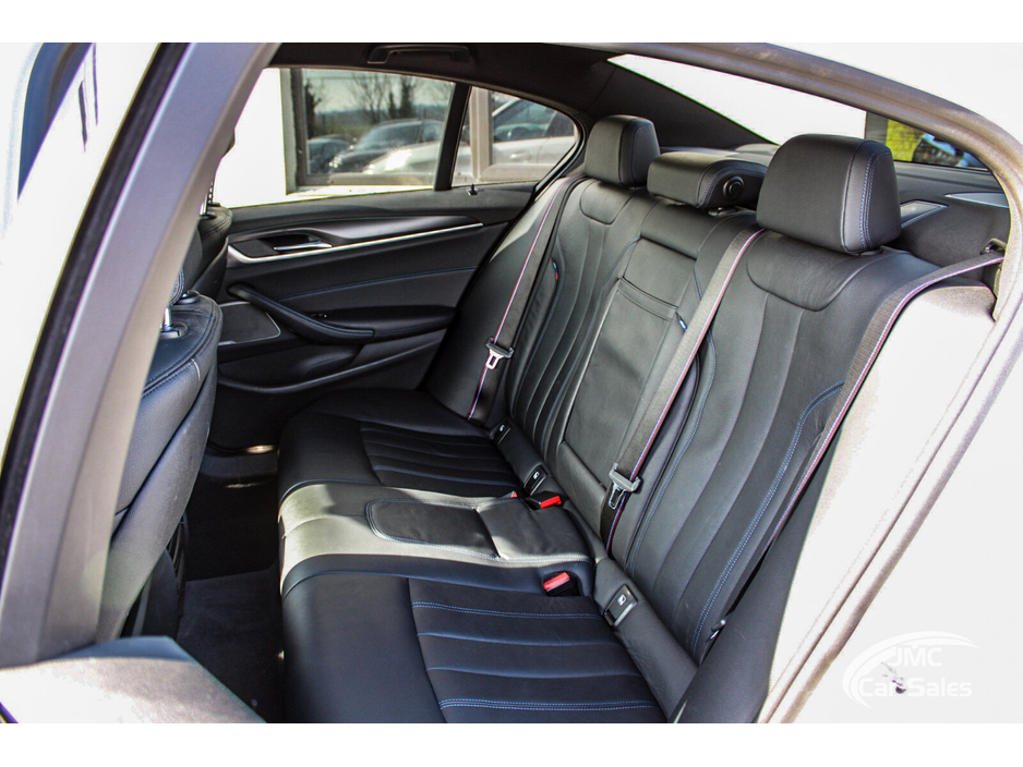 2022 BMW 5 Series - image 27