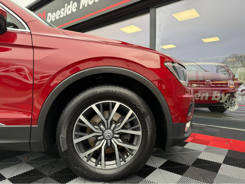 2017 Volkswagen Tiguan - image 30