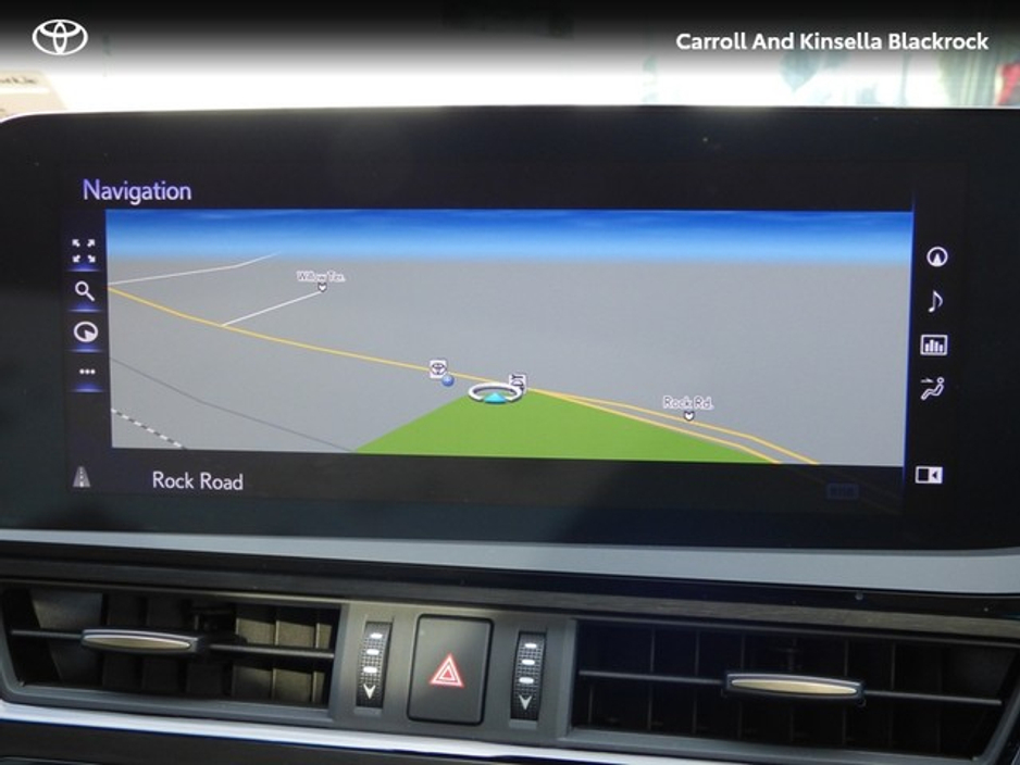 2021 Lexus ES 300 H - image 10