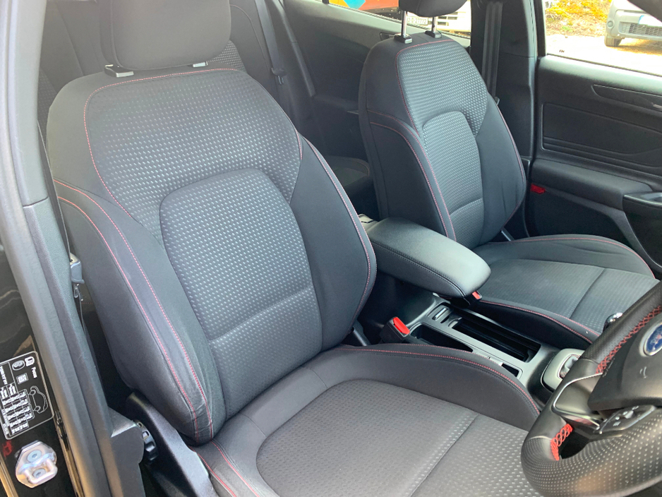 2019 Ford Focus - image 18