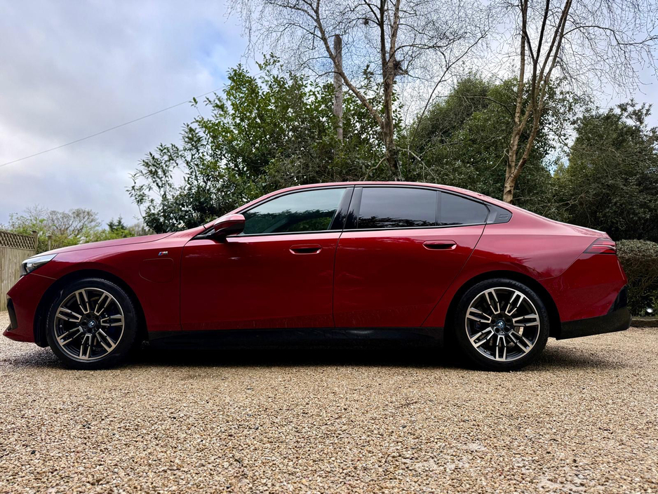 2024 BMW 5 Series - image 7