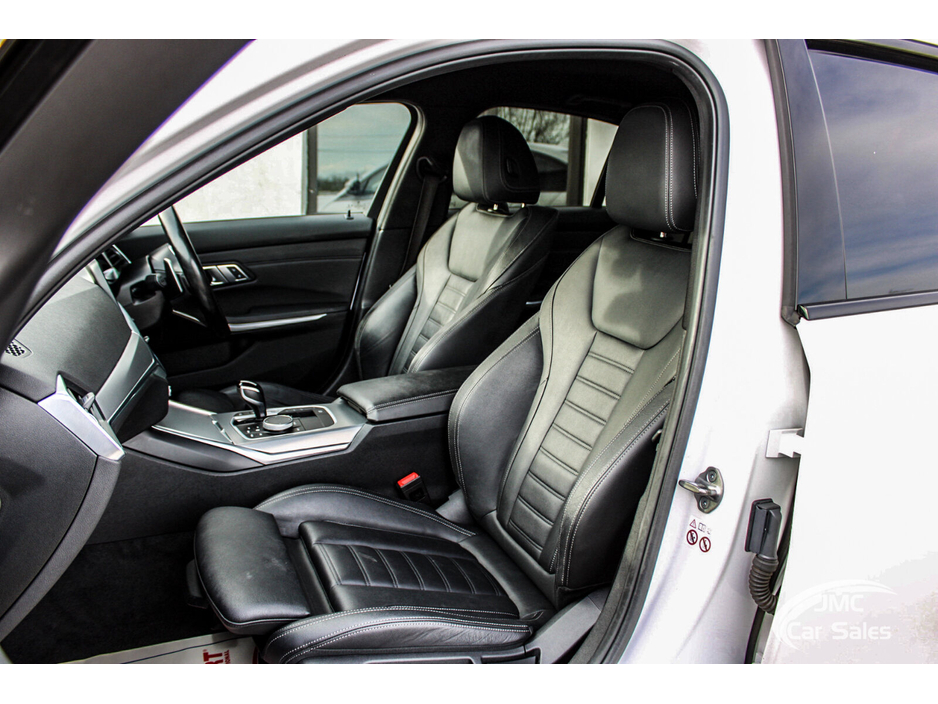 2021 BMW 3 Series - image 28