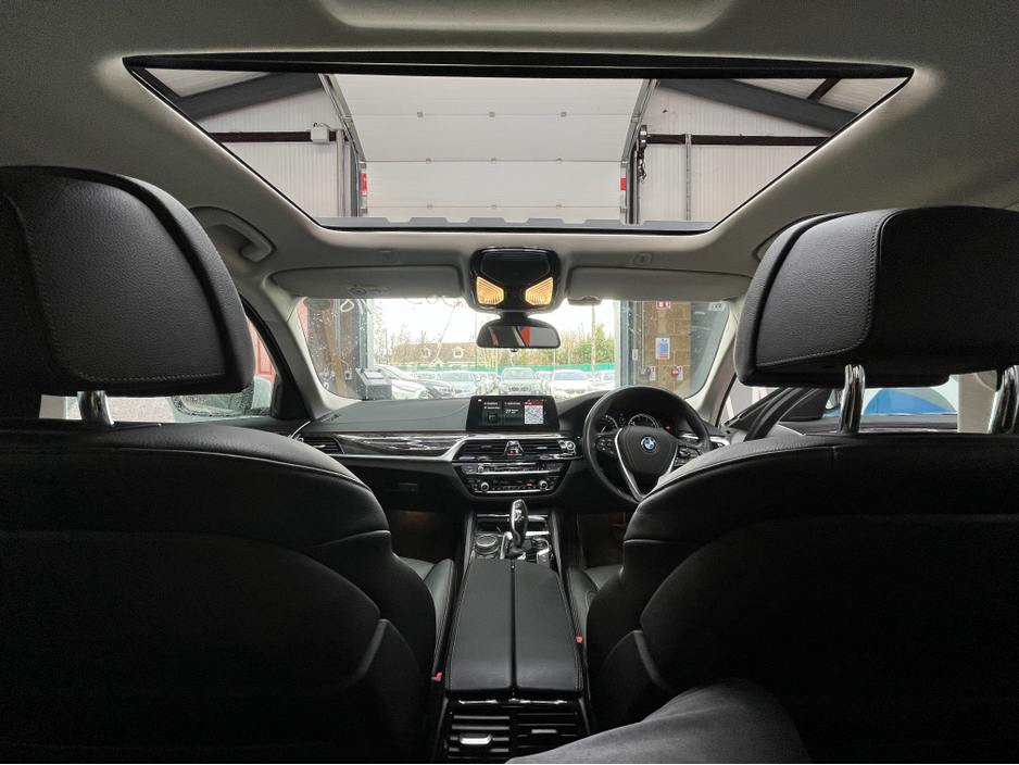 2018 BMW 5 Series - image 23