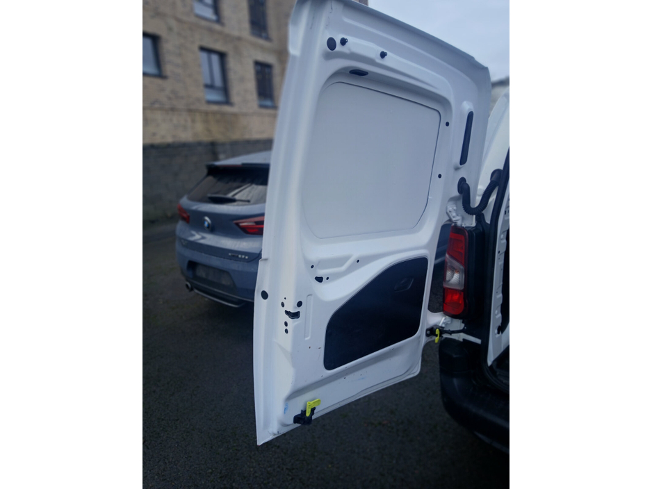 2021 Citroen Berlingo - image 4