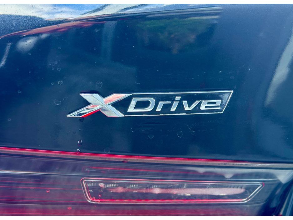 2019 BMW 3 Series - image 12