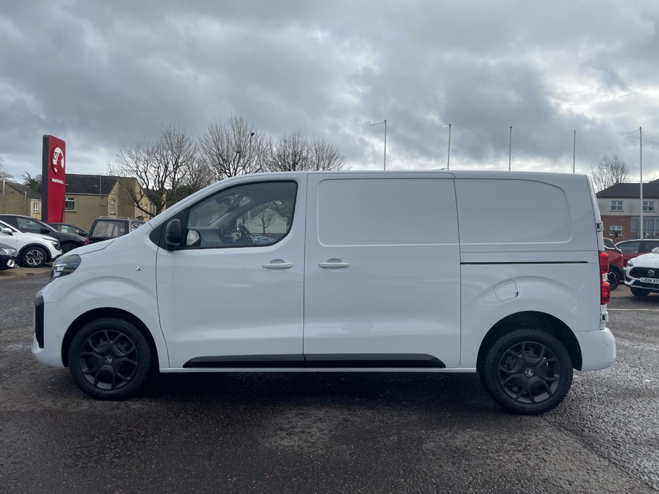 2025 Opel Vivaro - image 4