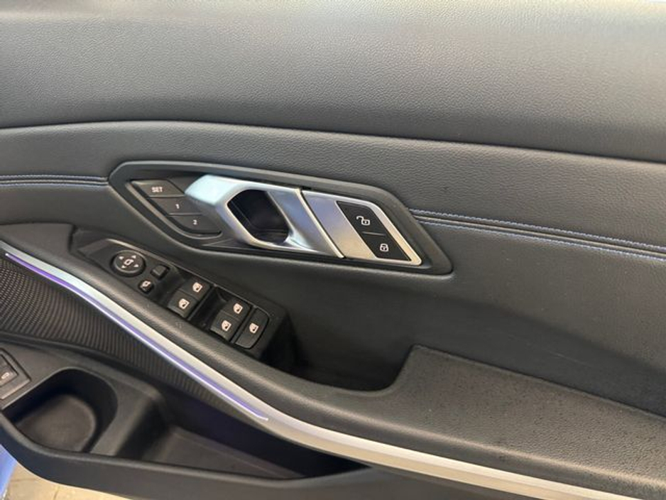 2020 BMW 3 Series - image 12