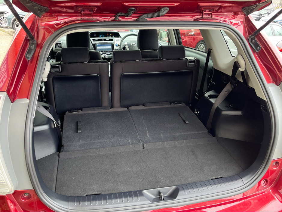 2019 Toyota Prius+ - image 9