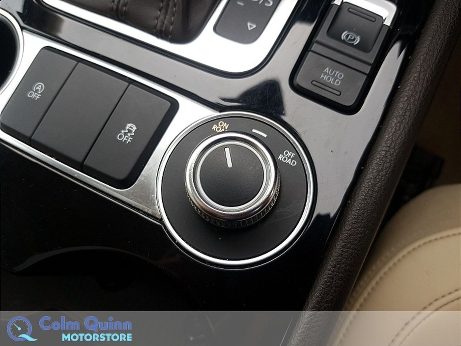 2018 Volkswagen Touareg - image 16