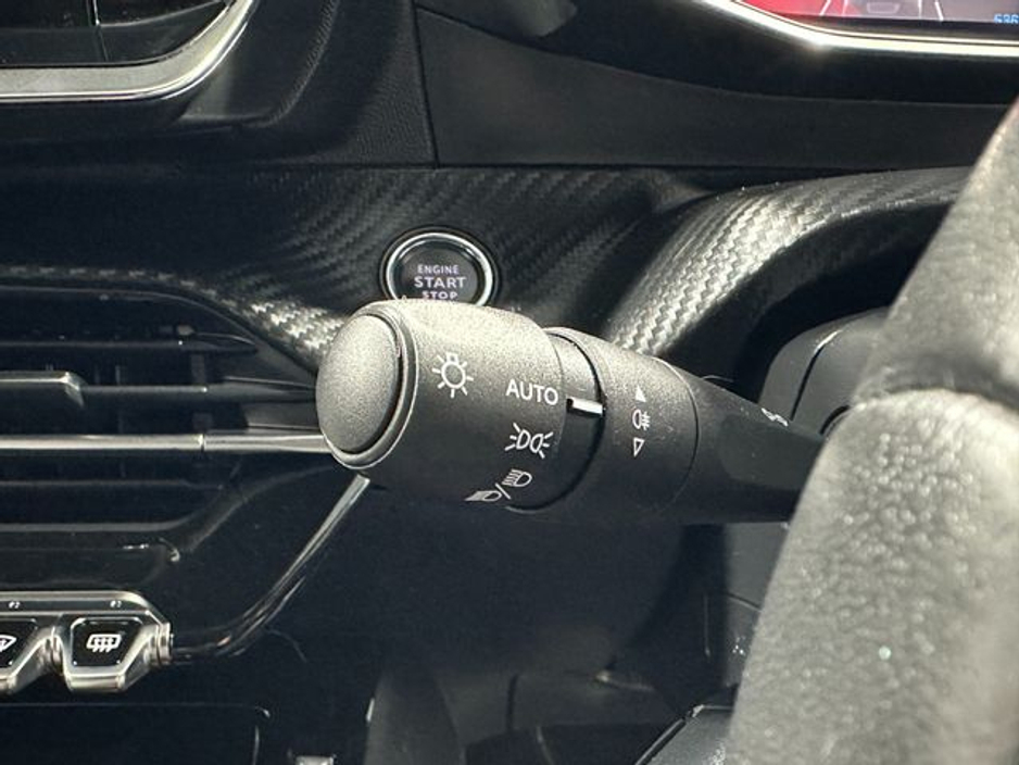 2023 Peugeot 2008 - image 18