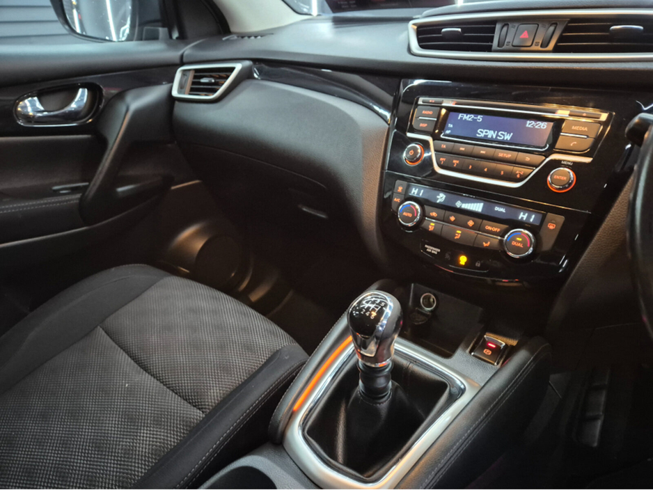 2015 Nissan Qashqai - image 8