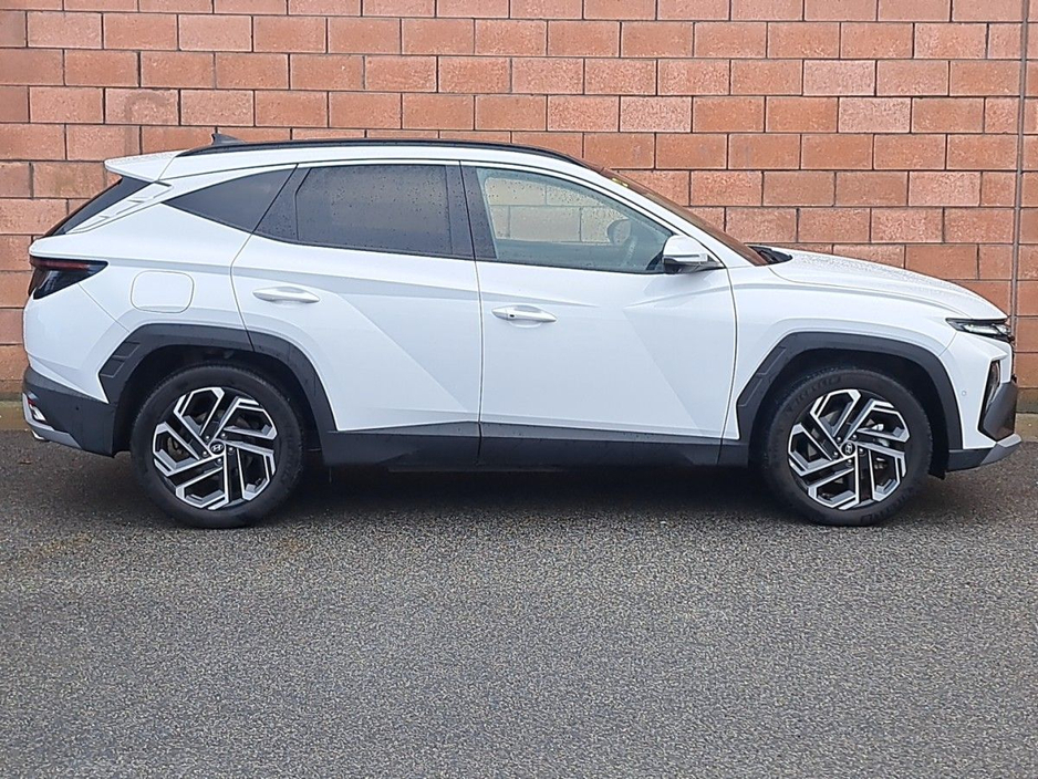 2025 Hyundai Tucson Platinum Automatic Plug in Hybrid with panomaric sunroof. €47,450