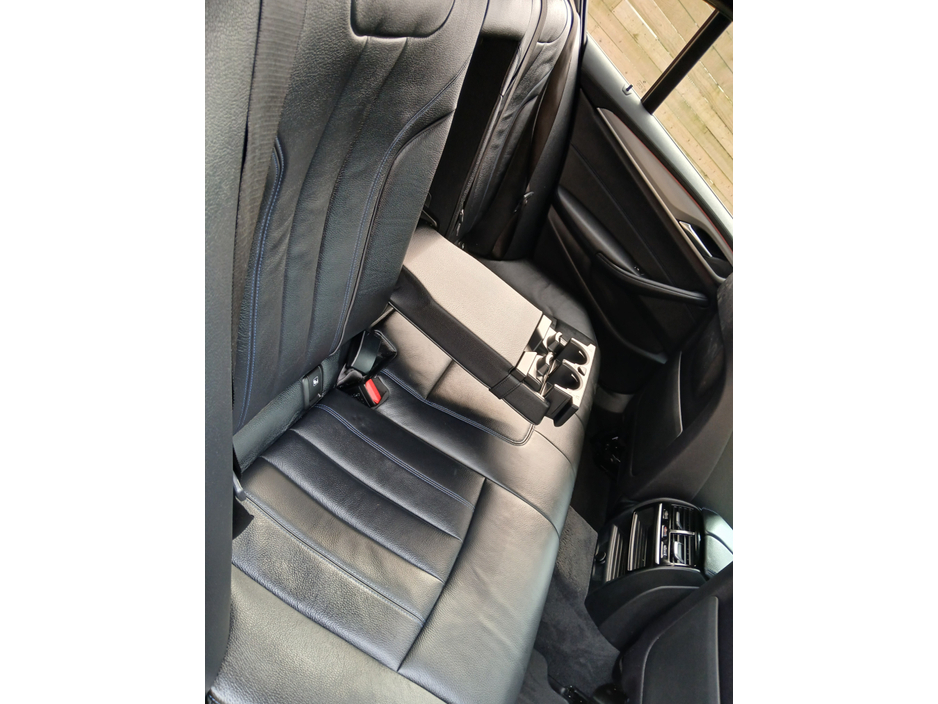 2017 BMW 5 Series - image 5