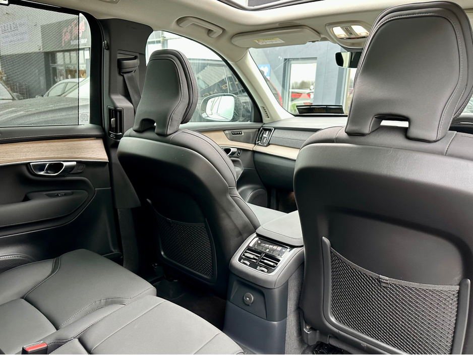 2025 Volvo XC90 MULBERRY RED / PLUS DARK T8 PHEV AWD AUTO PLUS €78,950