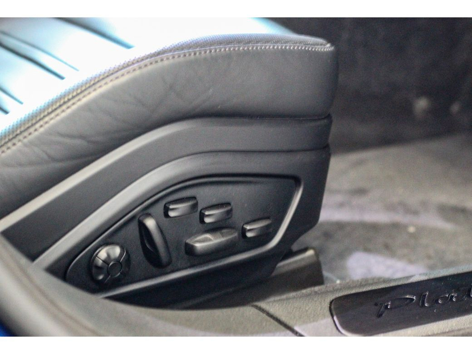 2023 Porsche Panamera - image 28