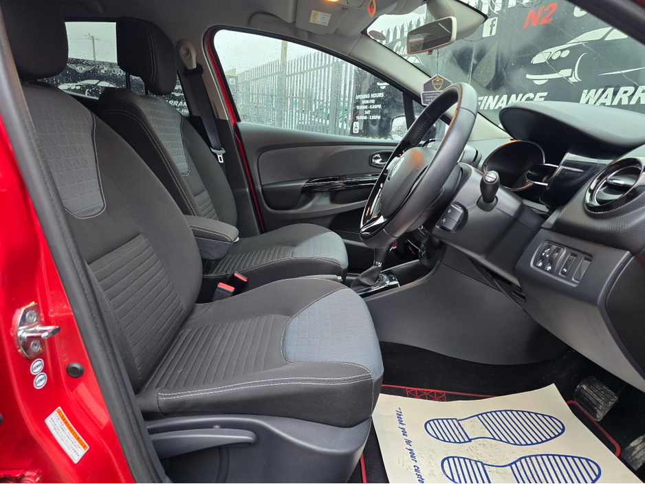 2016 Renault Clio - image 11