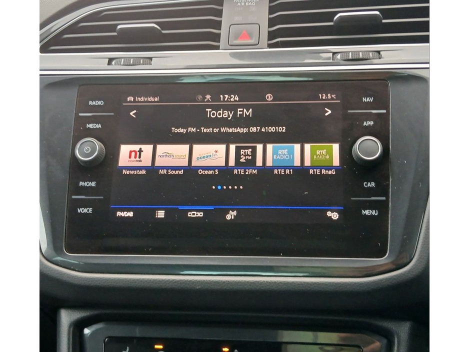 2023 Volkswagen Tiguan - image 13