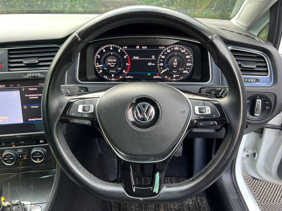 2019 Volkswagen Golf - image 4