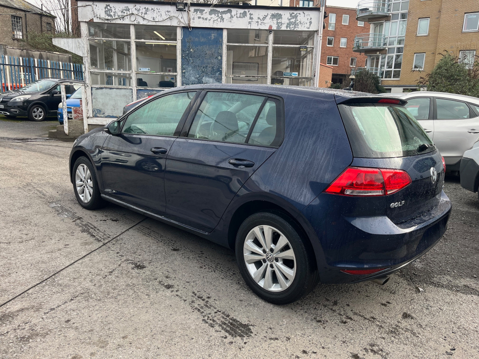 2015 Volkswagen Golf - image 5