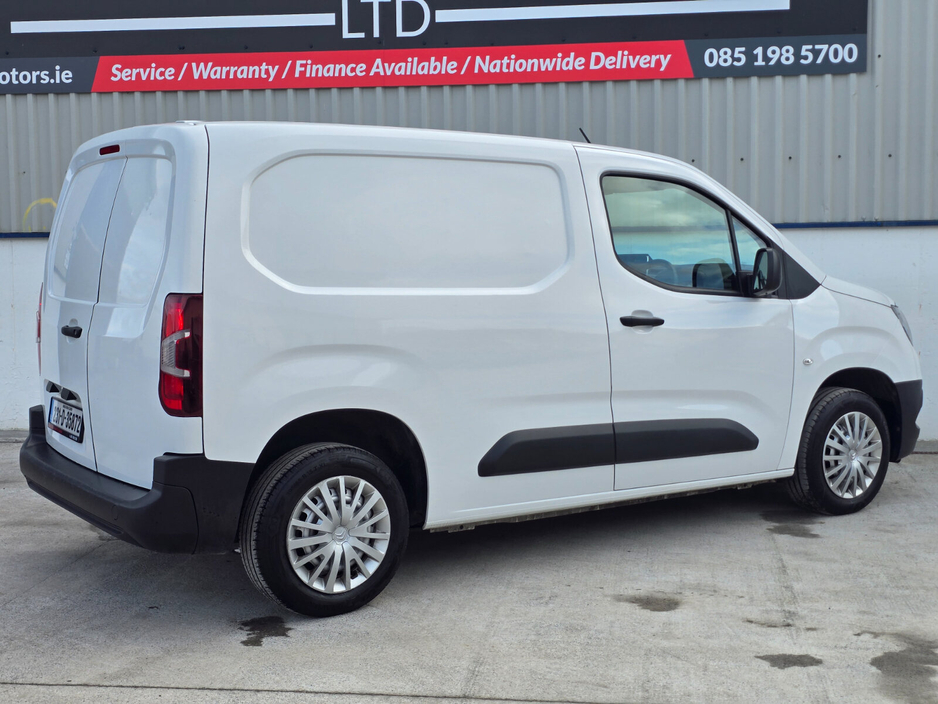 2023 Opel Combo - image 5