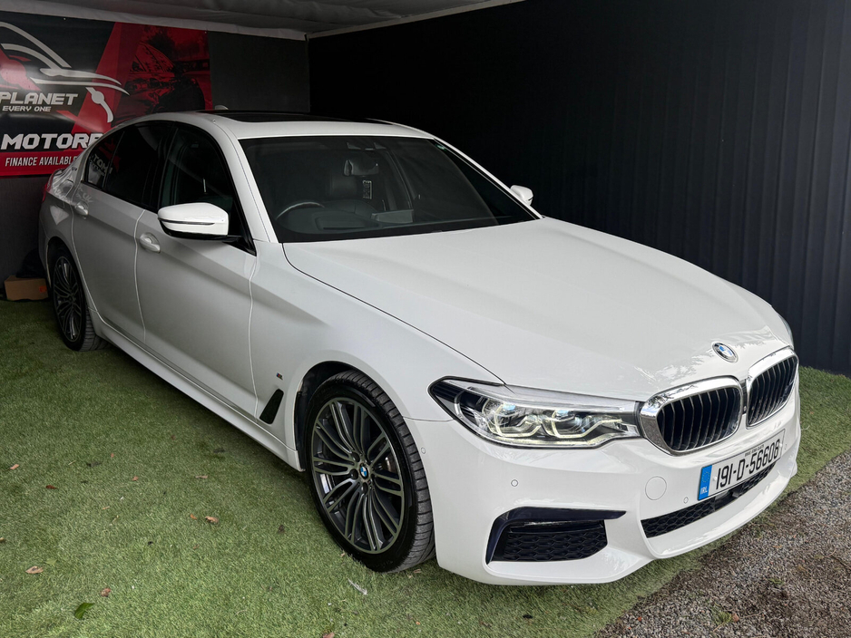 2019 BMW 5 Series - image 2