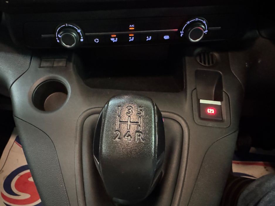 2021 Citroen Berlingo - image 20