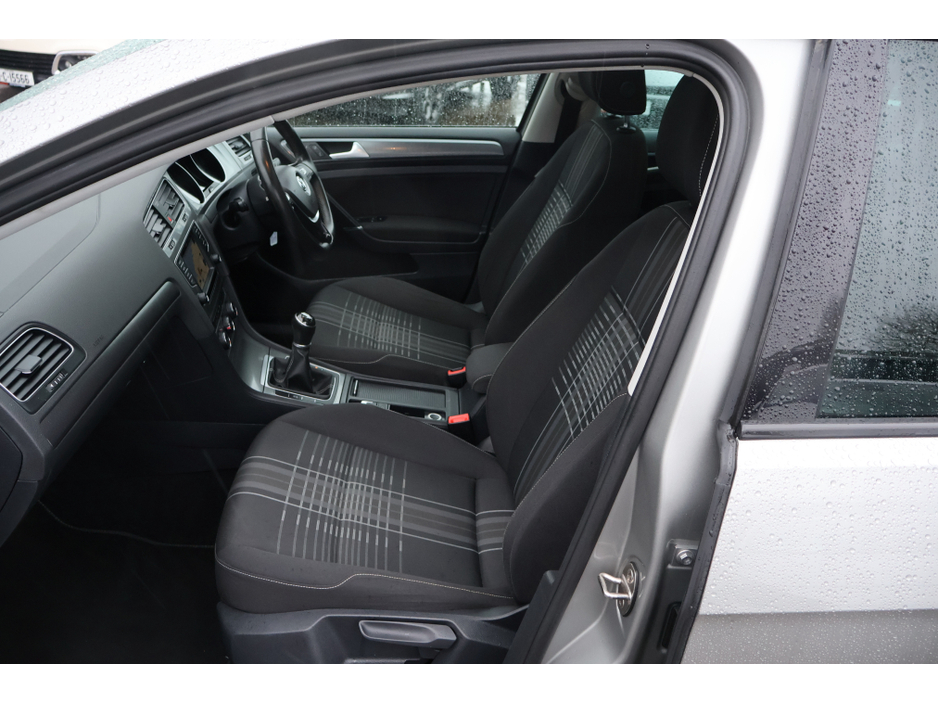 2016 Volkswagen Golf LOUNGE Low Mileage Huge Spec €13,995