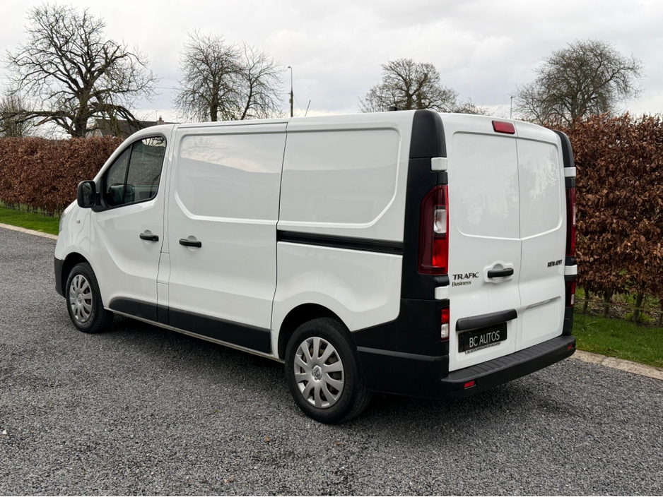 2019 Renault Trafic - image 5