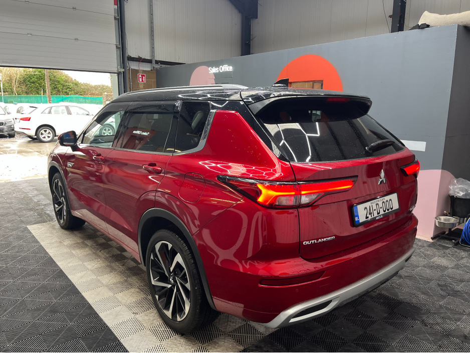 2024 Mitsubishi Outlander - image 4