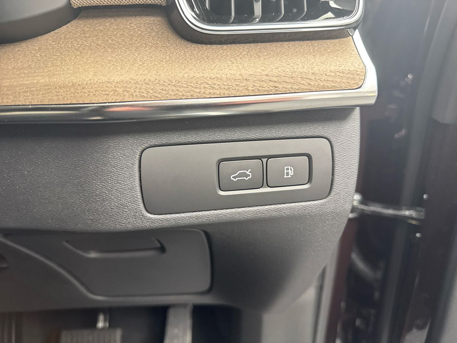 2026 Volvo XC90 - image 24