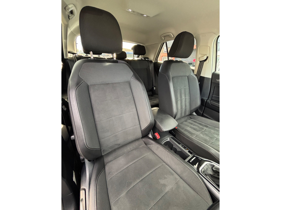 2023 Volkswagen T-Roc - image 26