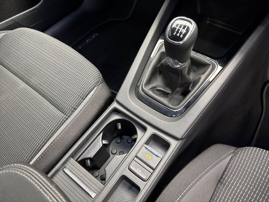 2023 Skoda Octavia - image 16