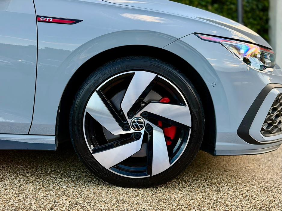 2021 Volkswagen Golf - image 4